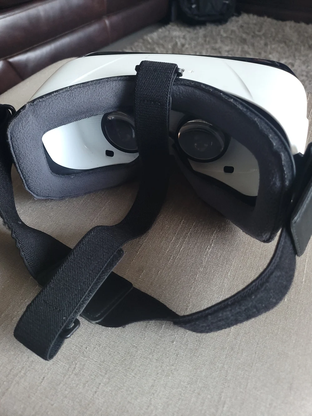 Samsung Black and White Smartphone VR Headset with Head Strap